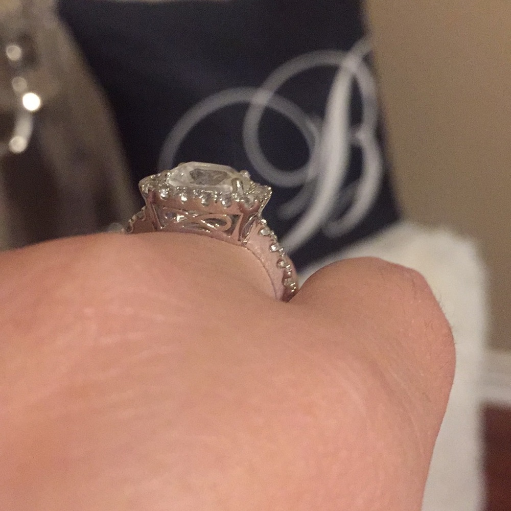 White sapphire ring - Picture 4 of 5